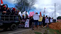 Ratusan buruh perkebunan dan pabrik kelapa sawit menggelar aksi hari buruh internasional atau may day di Kabupaten Mukomuko (Liputan6.com/Yuliardi Hardjo) 