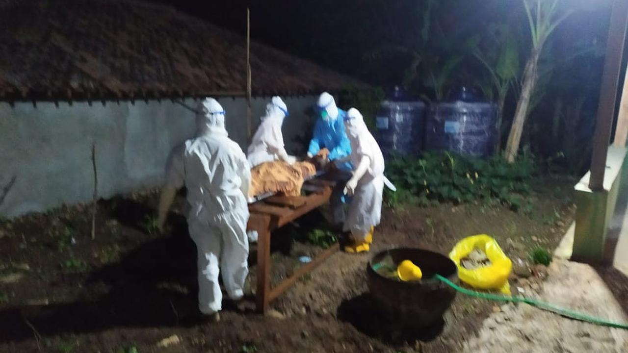 Relawan Merukti Jenazah