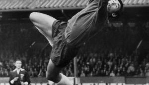 Kiper legendaris timnas Inggris Gordon Banks. (AFP/Sven Simon)
