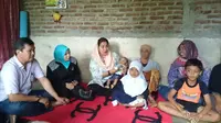 Wakil Wali Kota Semarang Hevearita G Rahayu mengunjungi keenam bocah yang ditinggal orangtuanya. (Edhie Prayitno Ige/Liputan6.com)