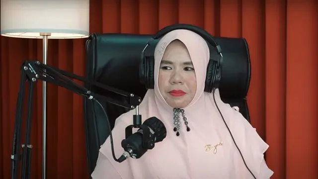 Rohimah saat diwawancara Ashanty. (Foto: YouTube The Hermansyah A6)