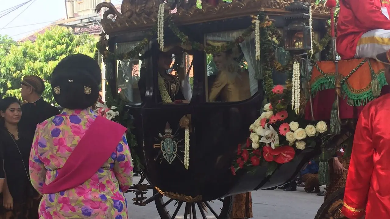 Kereta Kencana yang Dinaiki Kahiyang Ayu Tiba di Graha Saba