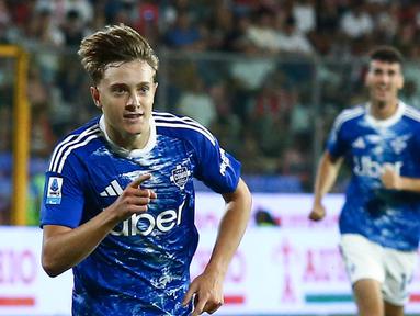 Como resmi mengakhiri kompetisi dengan mengukir tinta emas baru setelah menyegel tiket kelolosan ke Liga Champions untuk pertama kalinya sepanjang sejarah. (Alberto Mariani/LaPresse via AP)