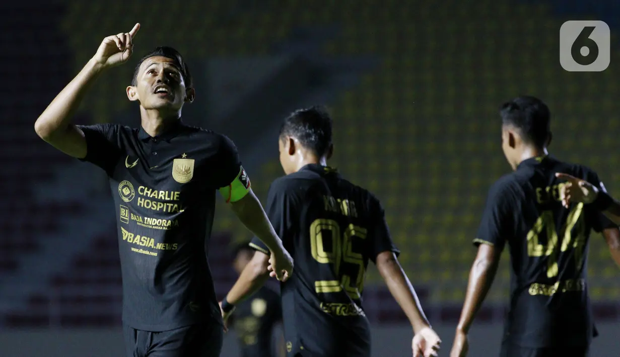 Penyerang PSIS Semarang Hari Nur Yulianto melakukan selebrasi usai mencetak gol ke gawang Barito Putra pada laga Piala Menpora di Stadion Manahan, Solo, Minggu (21/3/2021). Pertandingan berakhir dengan skor 3-3. (Bola.com/M Iqbal Ichsan)