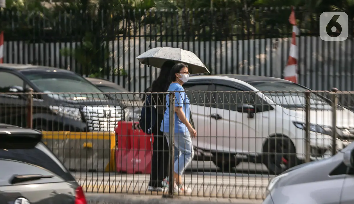 Situs pemantau kualitas udara IQAir mencatat kualitas udara Jakarta pada Senin, 14 Agustus 2033, dengan indeks kualitas udara (air quality index/AQI) di angka 148 pada pukul 15.00 WIB atau berada dalam kategori tidak sehat bagi kelompok sensitif. (Liputan6.com/Faizal Fanani)