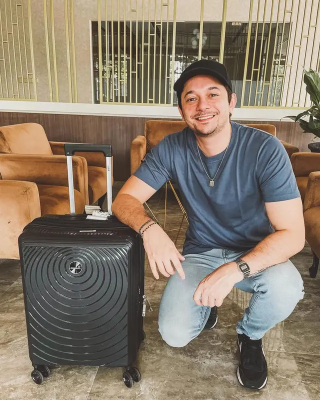 7 Potret Andrew Andika usai bebas dari rehabilitasi, kini kembali syuting