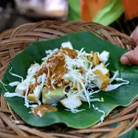 Ilustrasi lontong tahu./Copyright depositphotos.com/iftoel.hanafi