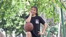 Michelle Kurniawan, saat ini masih duduk di bangku sekolah menengah atas tepatnya di Chis International School.  (Bola.com/Nicklas Hanoatubun)