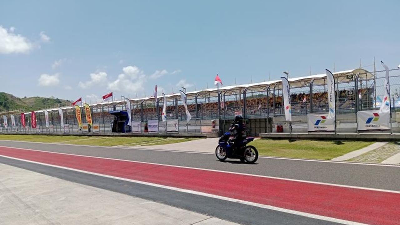 Sirkuit Mandalika Jadi Saksi! Pembalap NTB Juara MRS National Sport 250cc Race Perdana, Kalahkan Rival Sengit
