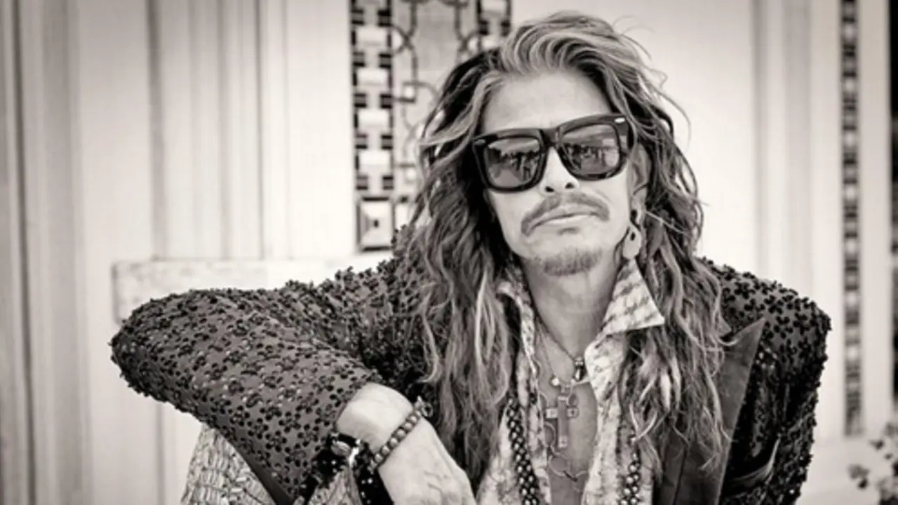  Steven Tyler Meriahkan Acara Siaran Berita di Tengah Salju