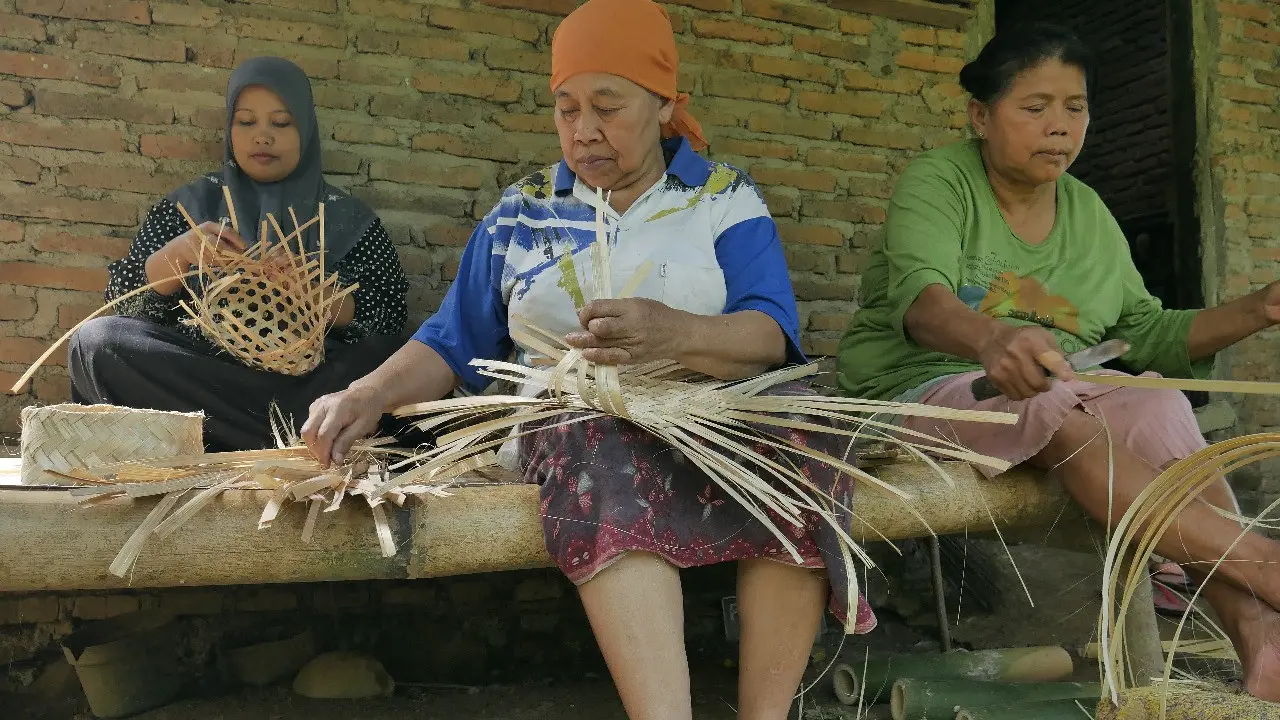 Perajin Besek di Desa Papring Banjir orderan menjelang Hari Raya Idul Adha (Istimewa)