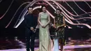 Frederica menerima penghargaan sebagai Produser Terbaik dalam Indonesian Box Office Movie Awards (IBOMA) 2016. (Deki Prayoga/Bintang.com)