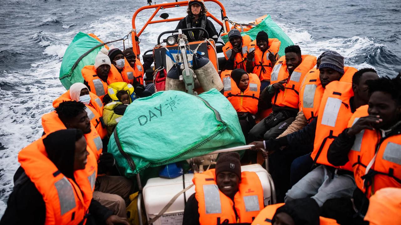 FOTO: Detik Detik Penyelamatan Migran di Laut Lepas Libya