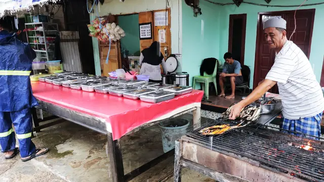 Geliat ekonomi di sekitar Kawasan Industri PT Indonesia Morowali Industrial Park (IMIP). Berbagai usaha mikro, kecil dan menengah (UMKM) terus bertumbuh di seputar Bahodopi, Morowali, Sulawesi Tengah. (Dok IMIP)