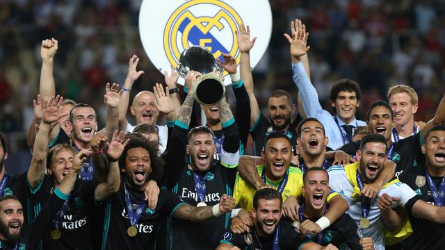 Selebrasi Real Madrid Angkat Trofi Piala Super Eropa 2017