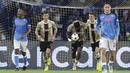 Ajax berhasil mencetak gol melalui Davy Klaassen di menit ke-49 dan eksekusi penalti Steven Bergwijn di menit ke-83. Napoli juga berhasil mencetak dua gol tambahan lewat penalti Khvicha Kvaratskhelia di menit ke-61 dan Victor Osimhen di menit ke-89. (Alessandro Garofalo/LaPresse via AP)