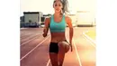 Allison Stokke lahir di Newport Beach, California, pada tanggal 22 Maret 1989. (Bola.com/Instagram/allisonstokke)