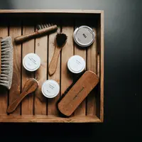 Jangan sembarangan, berikut cara tepat berbahan suede./ Foto: Unsplash - Lina Veroyaya