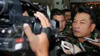 Panglima TNI Jendral Moeldoko menyatakan pihaknya tak akan melibatkan diri dalam perseteruan 2 lembaga penegak hukum, KPK dan Polri. Namun, bila diminta Presiden Jokowi, TNI siap menjalani operasi militer.