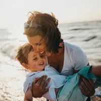 Sifat ibu berzodiak Leo/copyright: unsplash/xavier mouton photographie