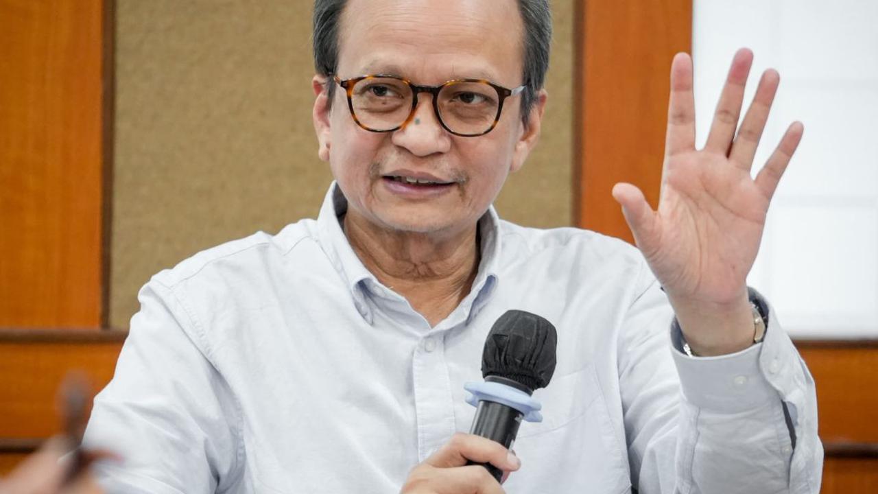 "Sekarang pesanan (belanja pemilu) itu lari ke e-commerce. Dan juga yang kita tahu e-commerce barangnya dari luar negeri, tapi yang dari UMKM-nya lebih sedikit," terang Yulius.