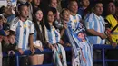 Ekspresi tegang ketika pendukung Timnas Argentina U-17 menyaksikan pertandingan melawan Timnas Jepang U-17 di Grup D Piala Dunia U-17 2023 yang berlangsung di Stadion Si Jalak Harupat, Kabupaten Bandung, Jawa Barat, Selasa (14/11/2023). (Bola.com/Ikhwan Yanuar)