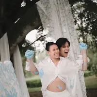 Intip gaya serasi Angga Yunanda dan Shenina Cinnamon saat ungkap jenis kelamin anak pertama (@angga)