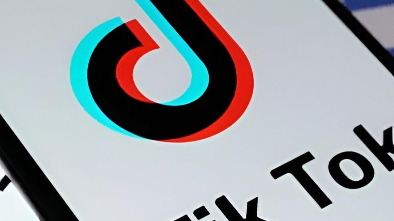 "Meskipun Tiktok menguasai saham Tokopedia. Artinya, jika TikTok ngotot menerabas aturan maka sanksi diberikan pada TikTok," ujarnya.