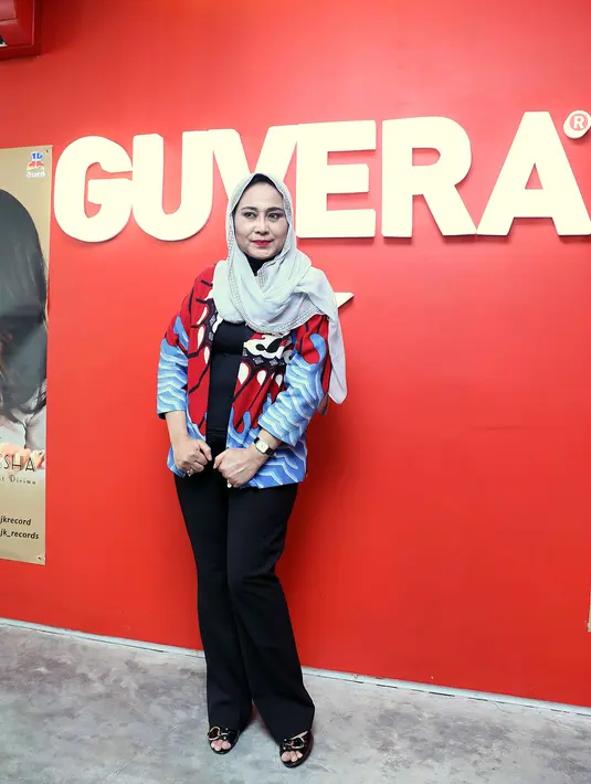 "Di album baru ini 'Aku Ingat Dirimu' memang menjadi tanda saya melahirkan karya lagi. Album ini ada 12 lagu, dua lagu baru dan 10 lagu lama," ucap penyanyi 55 tahun itu. (Nurwahyunan/Bintang.com)