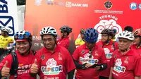 Menhub Budi Karya menggandeng komunitas sepeda kampaye mudik aman. (Yuniza/Liputan6.com)