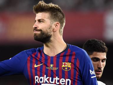 Gerard Pique rela memotong gajinya demi klub yang telah ia bela selama 13 tahun lamanya. Mantan pemain MU tersebut mengungkapkan bahwa dirinya bersedia dipotong gajinya sebesar 50 persen atau dari 38 juta euro setahun menjadi 19 juta euro setahun. (Foto: AFP/Jose Jordan)