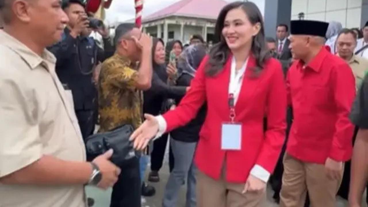 Sherly Tjoanda Hadiri Penetapan Gubernur Maluku Utara, Cantik dengan Baju Merah