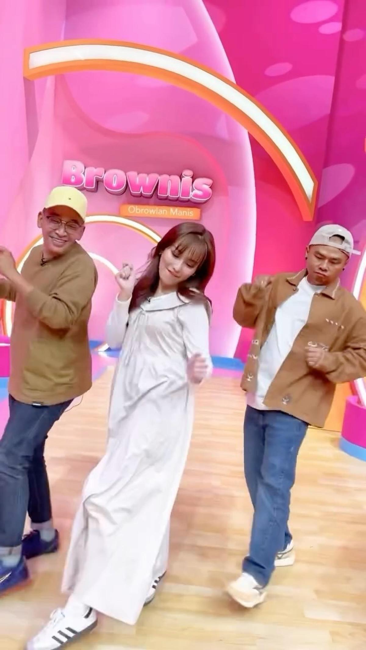 Tahun Baru Warna Baru, Ini 7 Potret Penampilan Ayu Ting Ting Usai Ubah Gaya Rambut