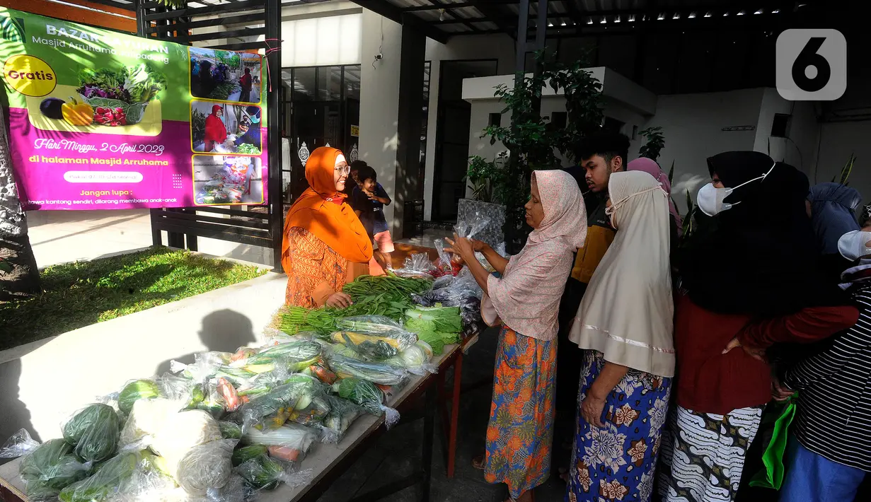 Dengan kegiatan tersebut dapat membantu warga lainnya yang belum mempunyai sayuran untuk berbuka puasa. (merdeka.com/Arie Basuki)