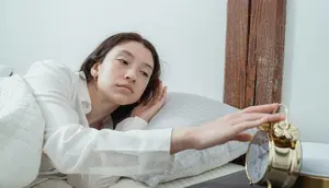 10 Ciri Orang yang Memasang Alarm Berkali-kali Setiap Pagi Menurut Psikologi