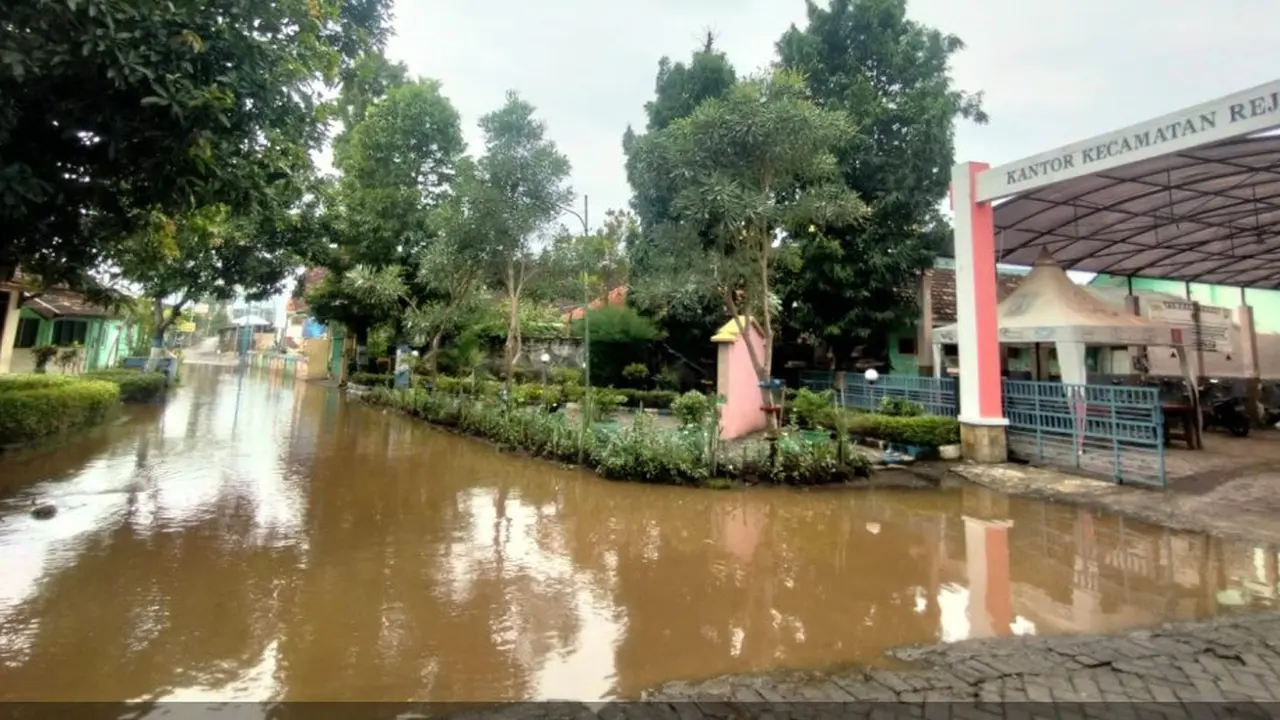 Banjir merendam lilma desa di Pasuruan. (Foto: Kominfo Pasuruan)