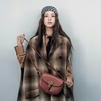 Mulai dari Jisoo BLACKPINK hingga IU, berikut beberapa gaya bandana keren ala seleb Korea yang bisa dijadikan inspirasi. (Instagram/sooyaaa__).