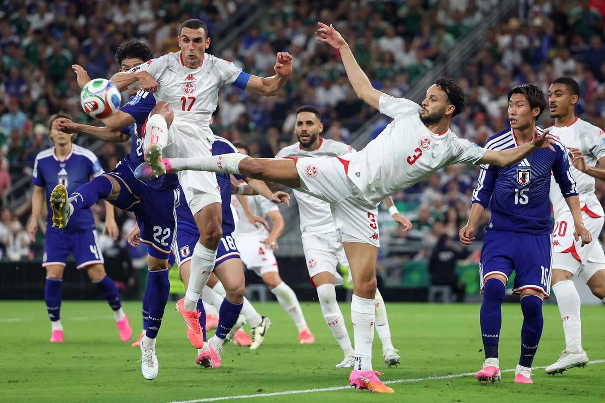 FOTO: Jepang Lolos ke 32 Besar Usai Hajar Tunisia