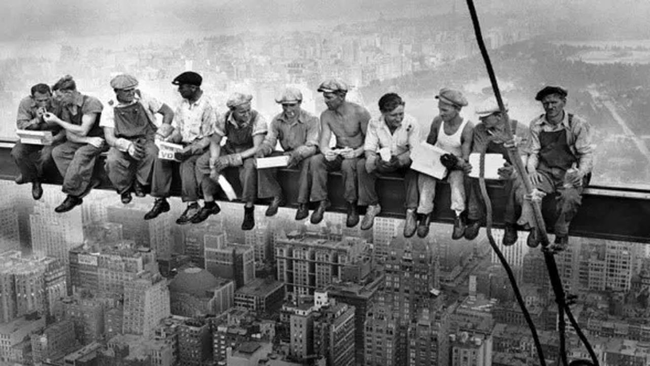 Lunch atop a Skyscraper - Unknown, 1932