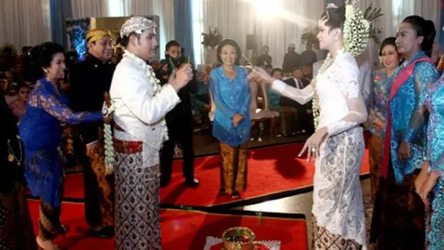 Upacara Balangan Suruh