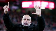 Pelatih Manchester City, Pep Guardiola, memberi respon menohok kepada penggemar Liverpool usai ia diejek dalam pertandingan antara City vs Liverpool pada Minggu (1/12/2024). (AP Photo/Ian Hodgson)