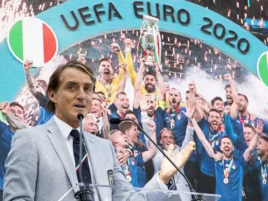 Roberto Mancini pernah menorehkan 34 pertandingan tak terkalahkan dan 16 kemenangan secara beruntun. Selain itu, skuat asuhannya juga pernah menorehkan kemenangan besar dengan jumlah gol yang lebih dari rata-rata. (Foto: AFP/Quirinale Press Office/Handout)