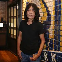 Musisi Ian Antono ikut antusias ikut menyaksikan munculnya generasi muda yang menyukai musik rock. Begitu juga saat dirinya menjadi salah satu juri dalam ajang pencarian bakat musik rock. (Nurwahyunan/Bintang.com)