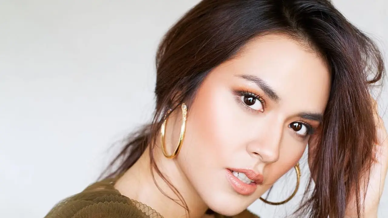 Jangan Dibuang Dulu! Tahun 2018, Aksesoris Ini Bakalan Terus Tren
