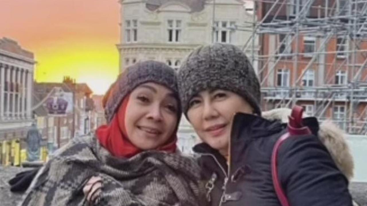 Duo Nenek Tajir Melintir, Potret Liburan Mewah Rieta Amilia dan Desiree Tarigan ke London - Bertemu Rayyanza 'Cipung