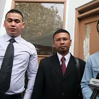 Dengan putusan sidang yang telah dijatuhkan Majelis Hakim padanya, Eza Gionino mengaku jera dengan perbuatan yang ia lakukan. (Deki Prayoga/Bintang.com)