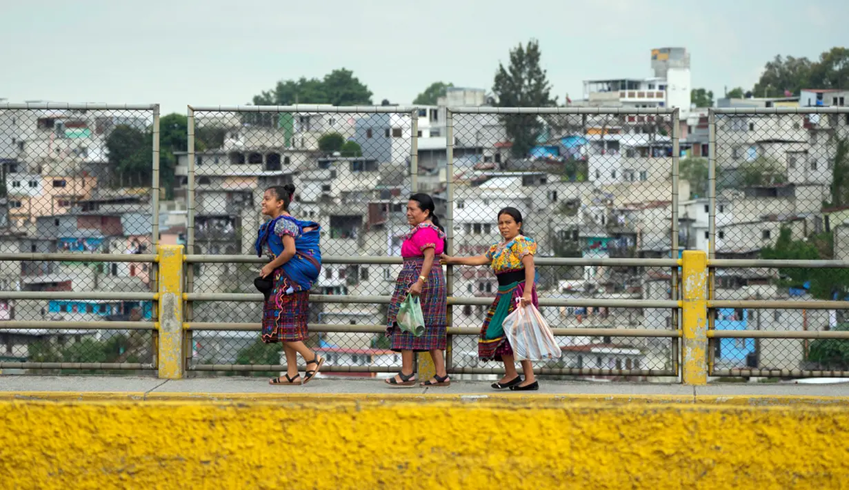 Puluhan ribu warga Guatemala tinggal di daerah kumuh serupa. (AP Photo/Moises Castillo)