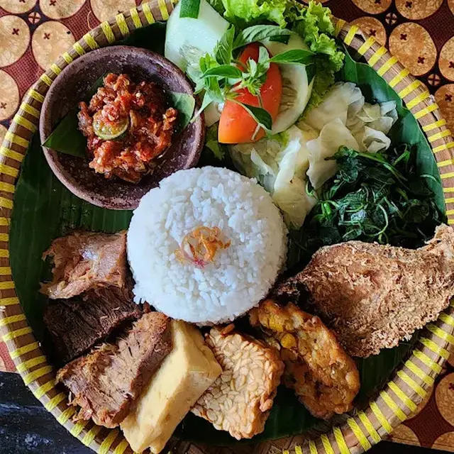 Taman Indie di Jalan Araya Megah