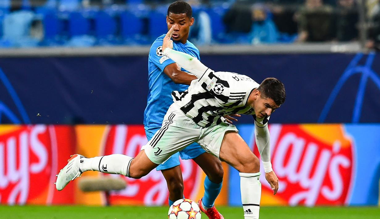 Pada menit ke-70 Alvaro Morata (kanan) memiliki peluang usai menerima umpan Arthur Melo. Sepakannya masih belum mengarah tepat ke gawang Zenit. (AFP/Olga Maltseva)