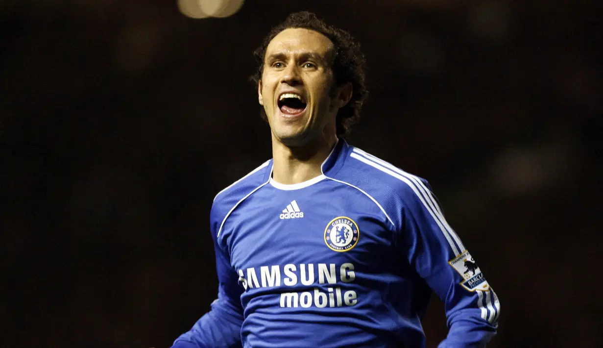 Satu-satunya pemain dalam daftar ini yang pernah bermain untuk Jose Mourinho di tiga klub berbeda adalah Ricardo Carvalho. Duo ini bekerja bersama di FC Porto, Chelsea dan Real Madrid. Carvalho merupakan bek kepercayaan The Special One dengan mencetak banyak gelar. (AFP/Andrew Yates)